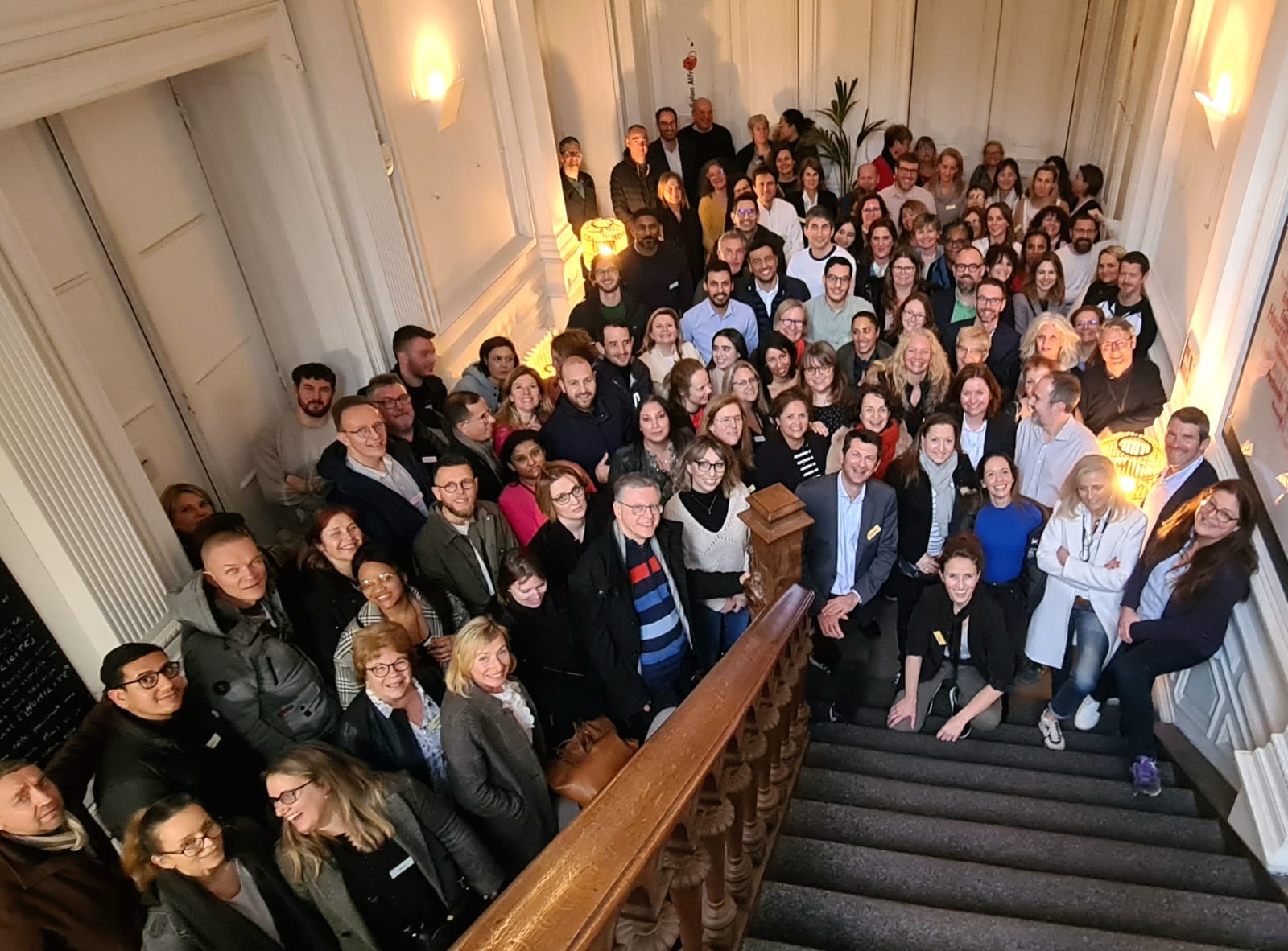120 personnes - Hall